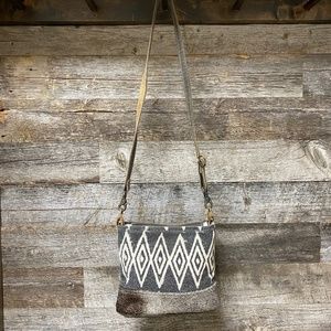 Myra Crossover/shoulder Bag